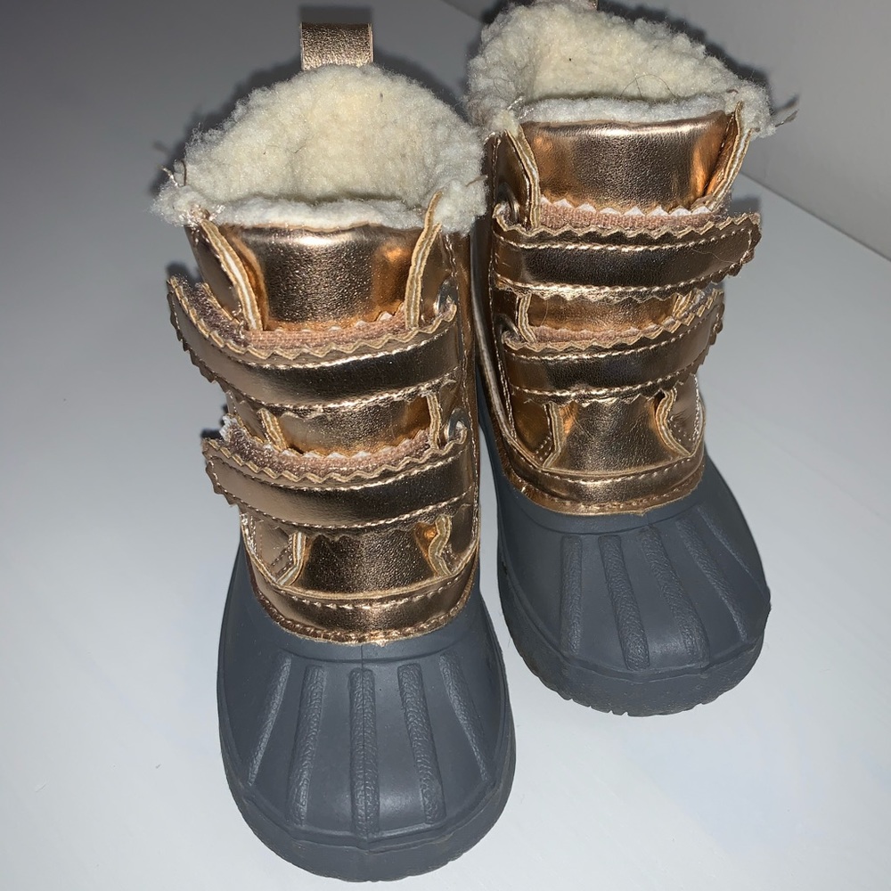 Gymboree Rose Gold snow boots size 4